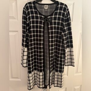 Beautiful long sweater🖤🤍